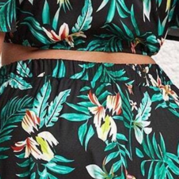 Plus Floral Tropical Print Off Shoulder Crop Top Maxi Skirt Set - Picture 4 of 8